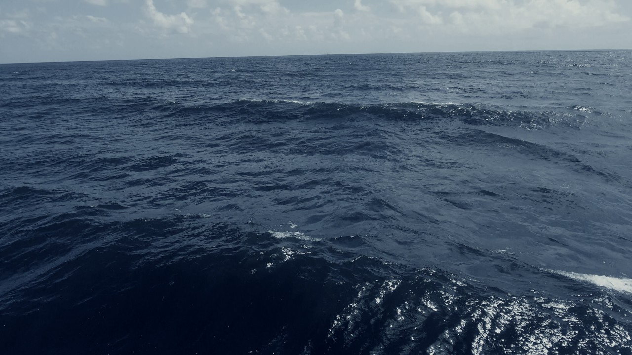 Dark blue Ocean waves - YouTube