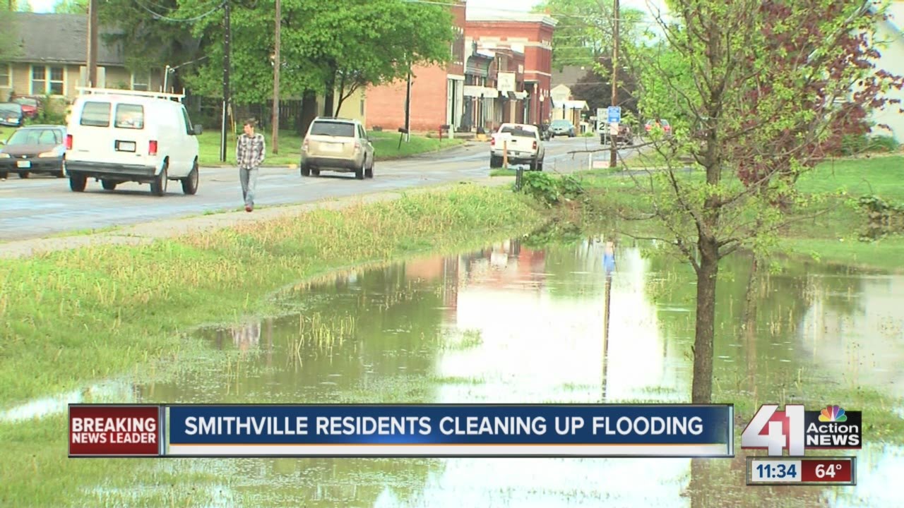 Smithville residents cleaning up after flooding - YouTube