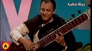 Miniatura de vídeo de "Ustad Rais Khan Playing "Blues" on Sitar ~ Rare Video ~ BBC 1976"