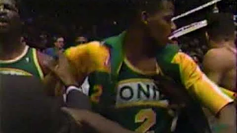 MICHAEL ADLER AT KNICKS VS SONICS GAME IN MIDDLE O...