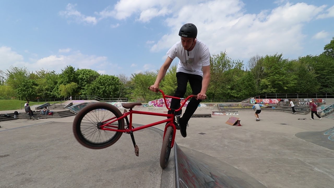 Vlog 54 - Kelvingrove Skatepark Stunts