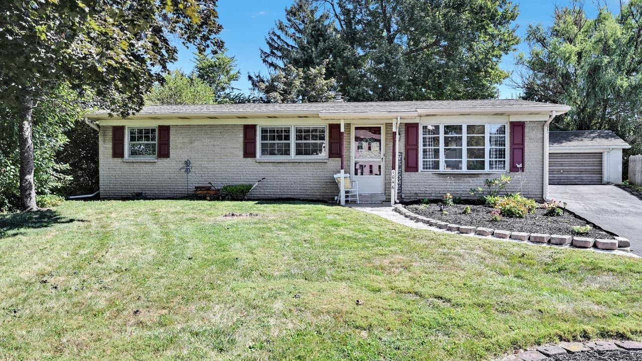 1046 Henn Ave, Ephrata, PA