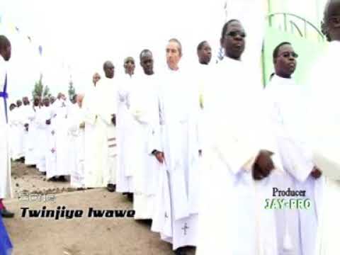 Twinjiye iwawe by Chorale rendons grace au seigneur (Cavm busogo campus)