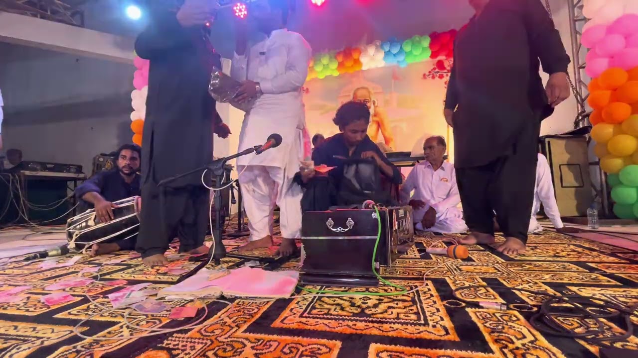 توکان گهرون ٿا نيڻورام سائين، جي تون نه ڏيندي ٻيو ڪير ڏيندو.