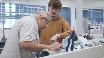 Hands-on from day one: Inside UNI’s robotics labs
