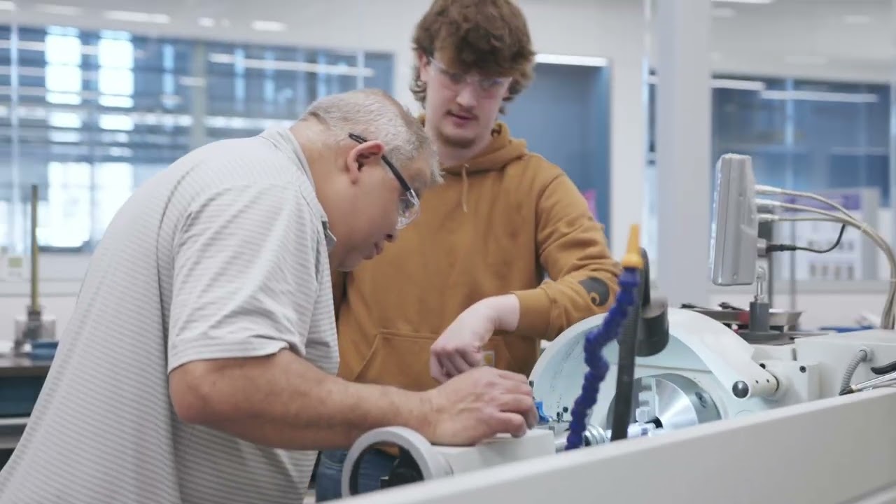 Hands-on from day one: Inside UNI’s robotics labs