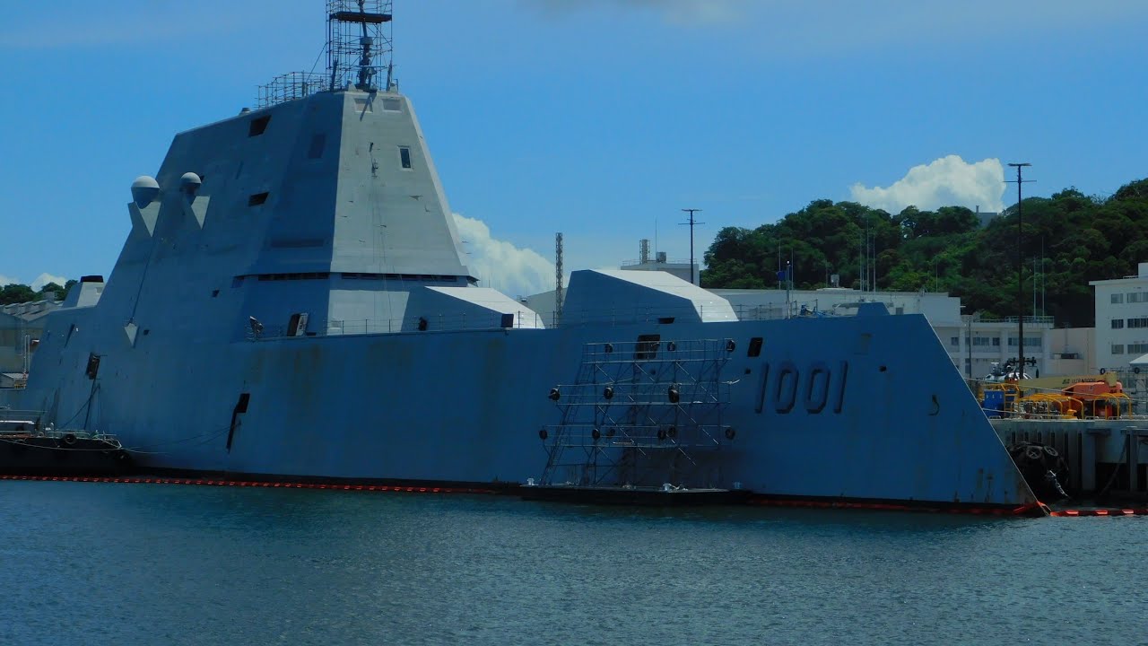 激レア艦 マイケル·モンスーアを間近で観られた横須賀軍港めぐり - YouTube