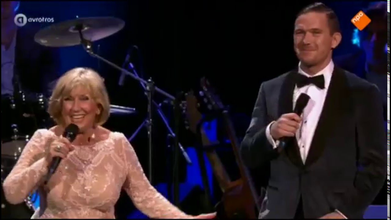 Willeke Alberti & Johnny de Mol - De glimlach van een kind & Niemand laat zijn eigen kind alleen