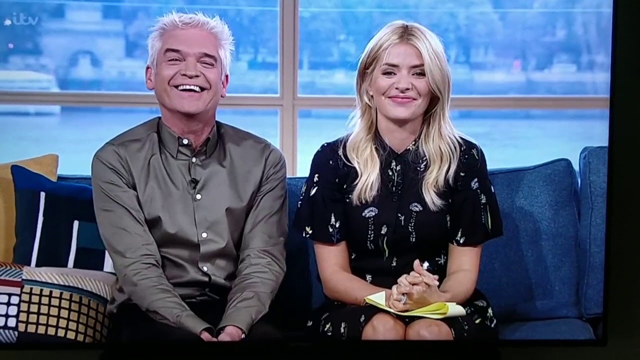 Does Holly Lose Its Leaves