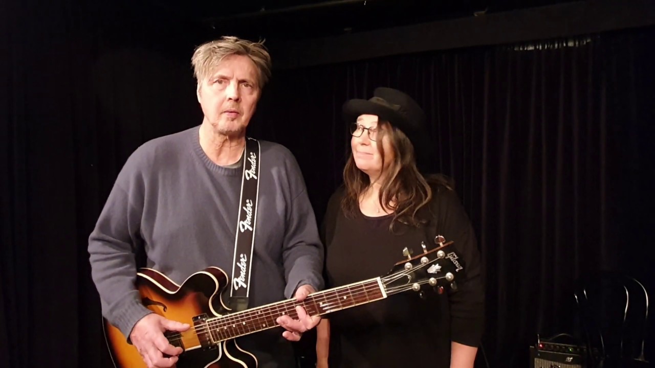 Pajso presenterar sig och föreställningen "Jag hörde en sång på en stjärna en gång".