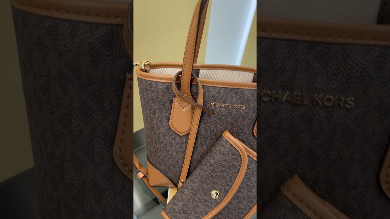 MICHAEL MICHAEL KORS EVA エクストラスモール 2WAY MICHAEL KORS Eva Extra-Small Logo Tote Bag - YouTube
