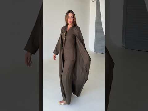  010 عباية بليزر زيتي طويلة مع فيست وبنطلون 