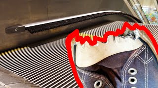 Почему щеткой на эскалаторе в ТЦ нельзя чистить обувь (и зачем она нужна)
