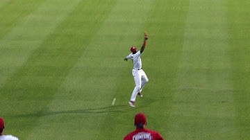 MIA@PHI: Ozuna rips an RBI double to open the scoring