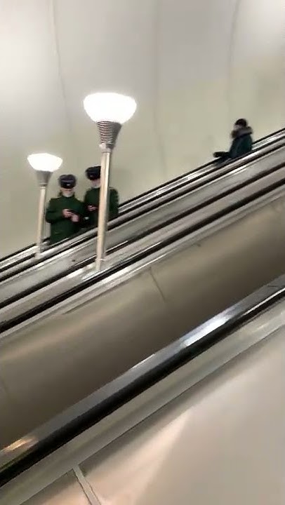 Самая глубокая станция метро в СПб - Адмиралтейская. - YouTube