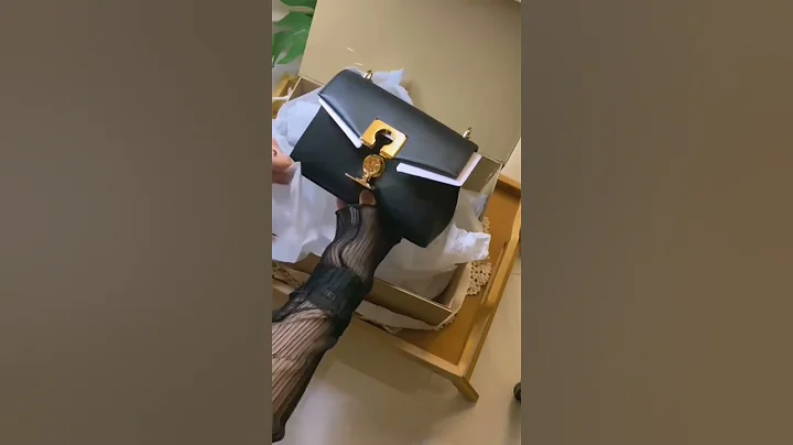 SATISFYING ASMR UNBOXING BAG MICHAEL KORS  #short #asmr #satisfying