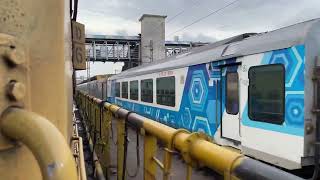 22929 Dahanu Road ➡️ Vadodara Superfast Express Entering Surat in The evening