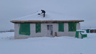 Почистил снег с крыши, пленка в порядке. Сколько нужно денег, чтобы заехать в дом в этом году?
