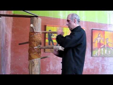 Shaolin Wooden  dummy  training. შაოლინის ხის მანიკენზე მუშაობა