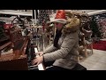 Pianist plays Medley of Christmas Songs at Shopping Mall – Thomas Krüger