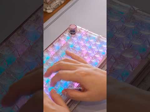 typing on RGB ice cubes… 🧊 | Yunzii X98