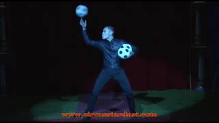 Circus Stardust Agency Presents Juggling Act Circus Act 01524