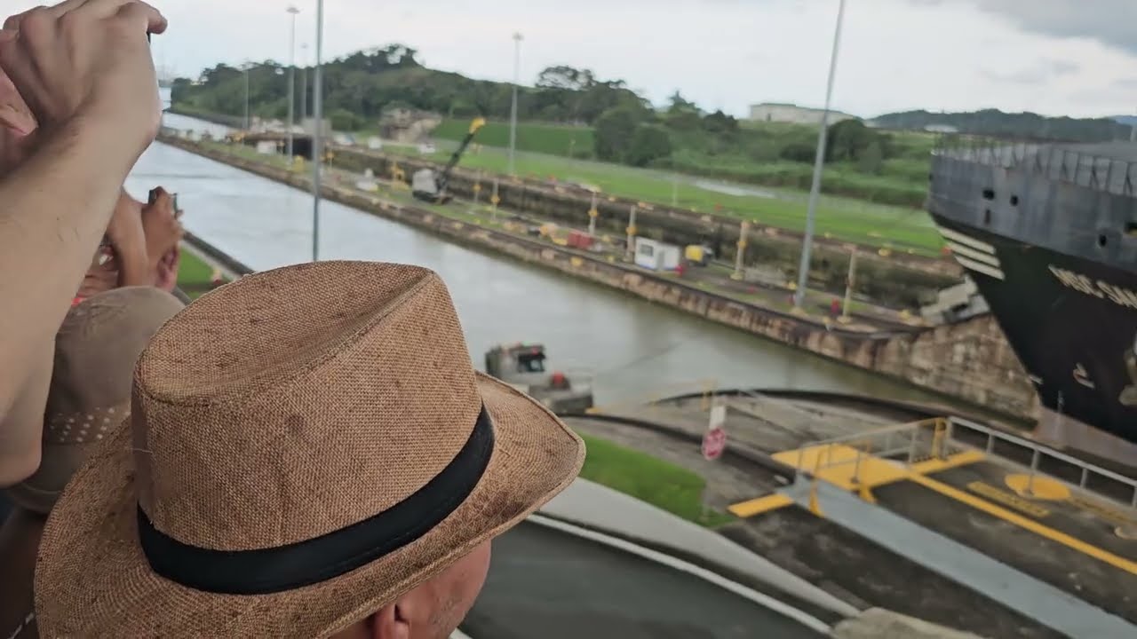 "Panama Canal Gate Opening Process: Mechanism and Operation"