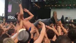 Video thumbnail of "Iggy Pop - Five Foot One  live Rock on Seine Paris France 2016"