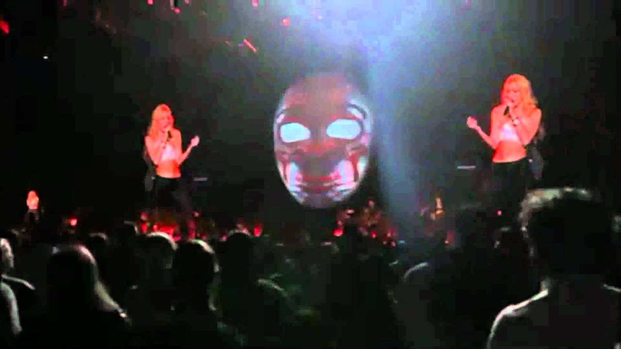 Shakira Gordita [The Sun Comes Out Wold Tour]   (Backdrop)