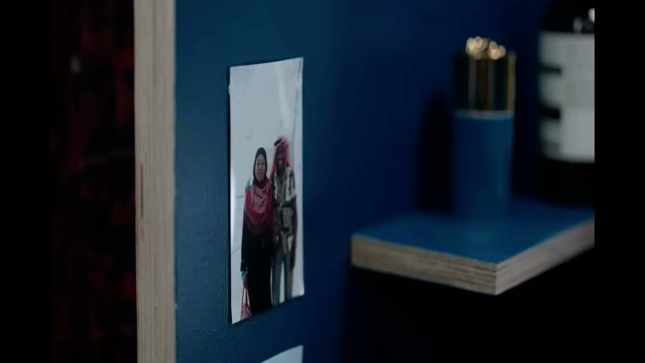 Ted lasso. Team covers up sponsor (Jamie tart shows respect to Sam)