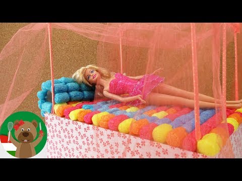 Videó: Hogyan Készítsünk Bútorokat Egy Barbie Számára A Saját Kezével