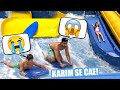 PRIMERA VEZ SURFEANDO | KARIM SE CAE AL AGUA | Family Juega