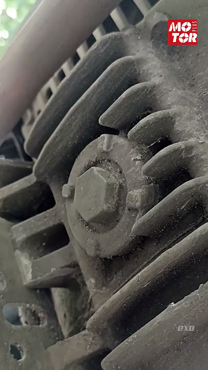 How to Change Motorcycle Engine Oil Correctly #Shorts #oilchange #motorcycleoil