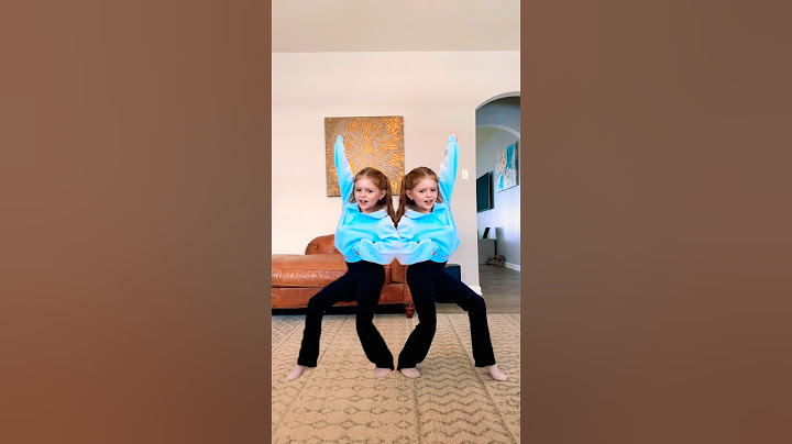 SISTERS or TWINS? 👯‍♀️ #trending #trend #sister #twins #fun #shorts #funny #mirror #fyp #act #cute