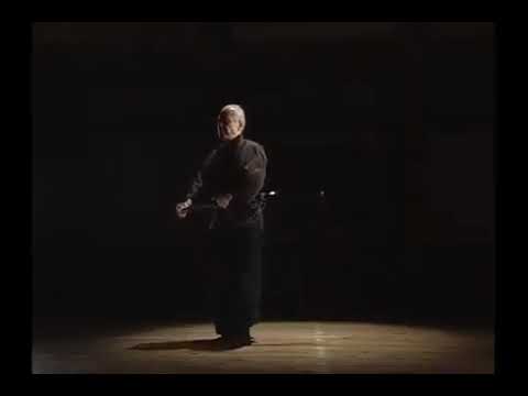 Muso Jikiden Eishin Ryu 無双直伝英信流 居合道 - YouTube