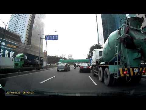 20140122 08:43 新北市汐止區新台五路二段 車禍/擦撞