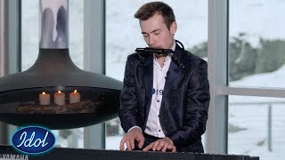 Thomas covrer Piano Man av Billy Joel på både piano og munnspill! | Idol Norge 2020