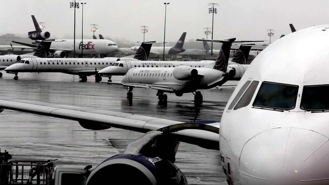 Obejrzyj Airport Runway Airplanes Passenger Plane Airlines Motion Copyright free video library w YouTube Obejrzyj Airport Runway Airplanes Passenger Plane Airlines Motion Copyright free video library w YouTube