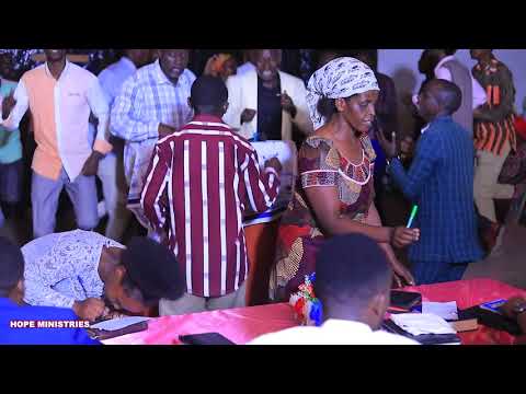 BARUJUJWE MUGITERANE CYA HOPE MINISTRIES KAVUMU HAMWE NA BAYUMBE PIANISTE FAUSTIN 