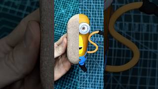 Pinto A Mega Minion Tim En Una Piedra