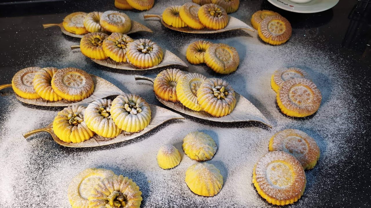 معمول الطحين بذوب ذوبان بالثم وسحر نكهته المميزة  من @Duha.Om.Sayyaf