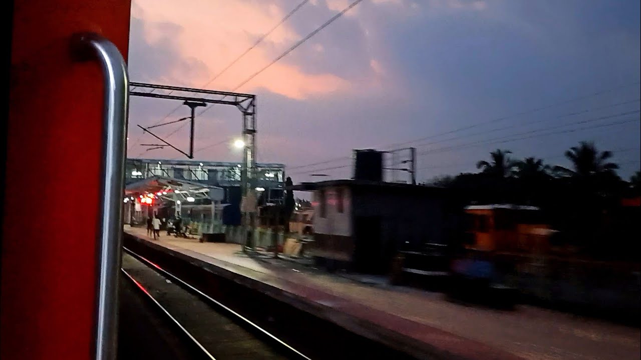 11019 Konark Express Skipping Uruli At Full Speed In Beautiful Evening !!!