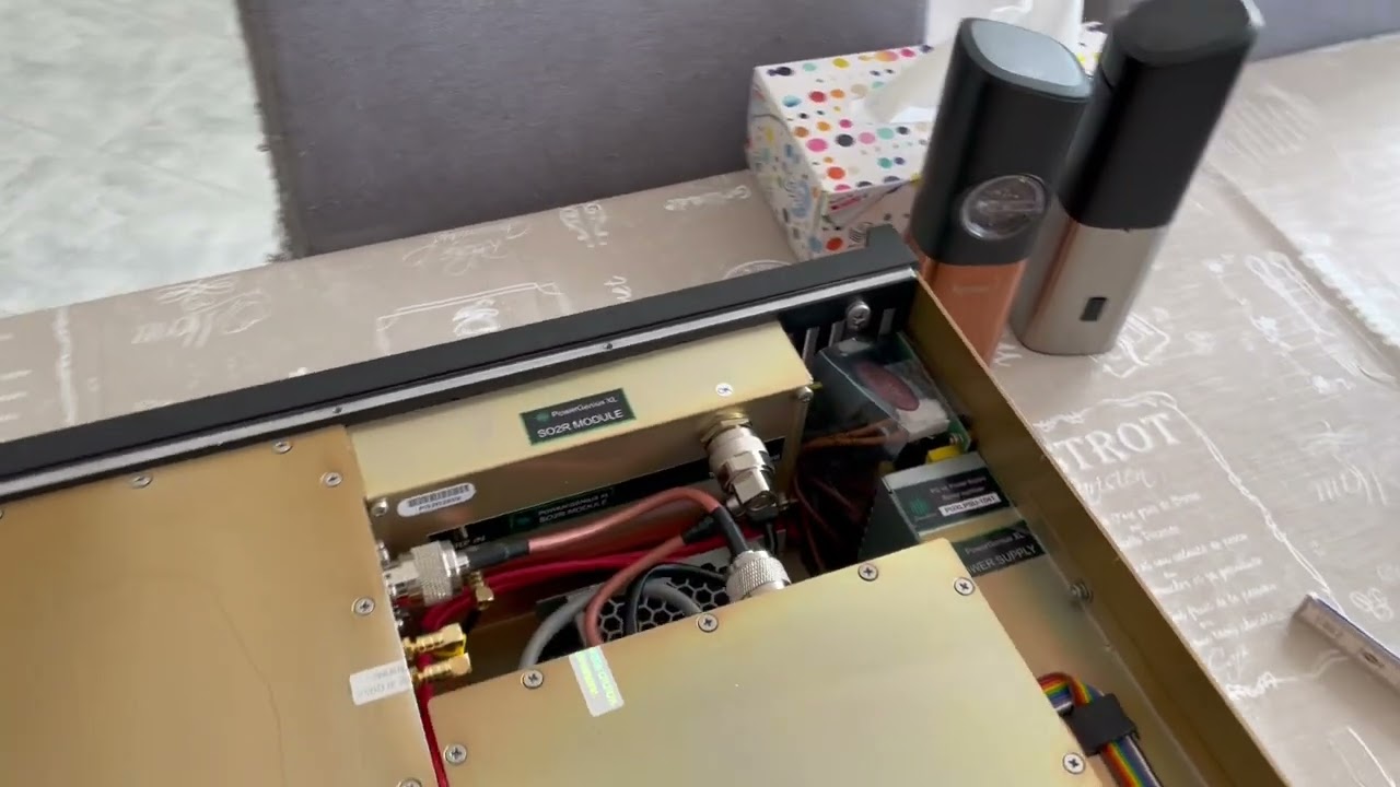 OE4EIE - FlexRadio / 4O3A Power Genius XL PGXL Inside View