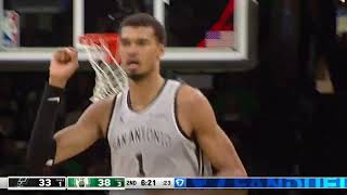 Victor Wembanyama throws down a monster jam over Hugo González screenshot 4