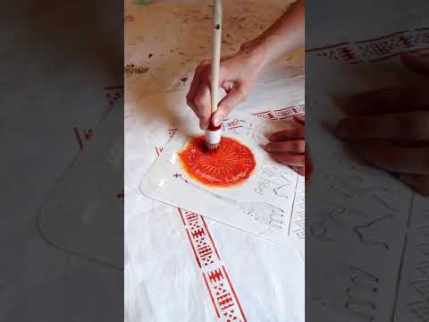 Нанесение рисунка с помощью трафарета на ткань