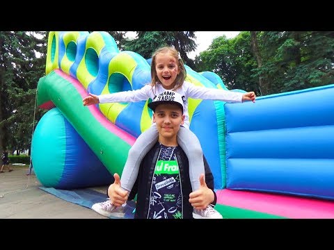 Мой выходной Едим МОРОЖЕНОЕ Парк развлечений БАТУТЫ качели ПОДАРКИ для Насти и Саши