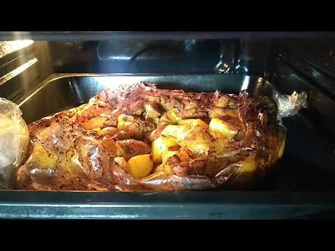 Wideo: Mięso Z Ziemniakami W Rękawie