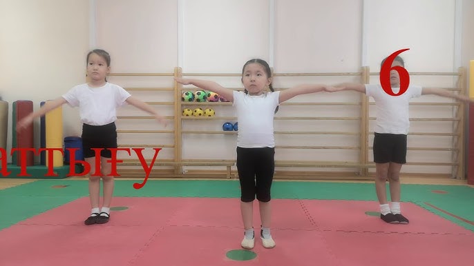 Никита тобының әншісі бейнеленген порно