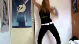 Подружка зажигательно танцует тектоник.(Мы с подружкой любим танцевать. На этом видео моя подруга Наташа танцует очень модный сейчас танец - тектони..., 2010-11-24T11:56:56.000Z)