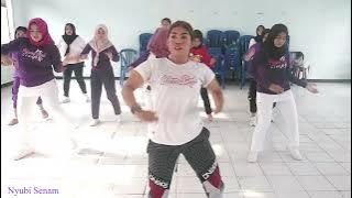 Zumba Dangdut (Aku Takut 'Republik')versi nyubi senam